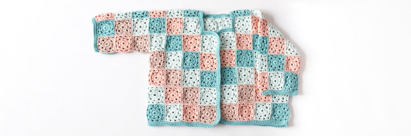 Chaqueta con rosetas de colores